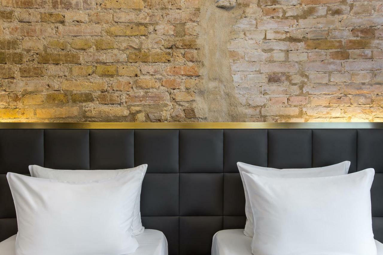 Hotel Pacai, Vilnius, A Member Of Design Hotels Εξωτερικό φωτογραφία A bed with two pillows
