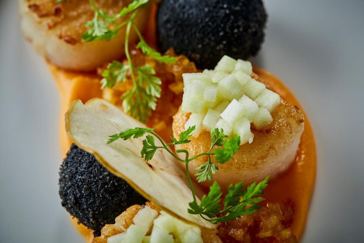 Hotel Pacai, Vilnius, A Member Of Design Hotels Εξωτερικό φωτογραφία Scallop with black truffle