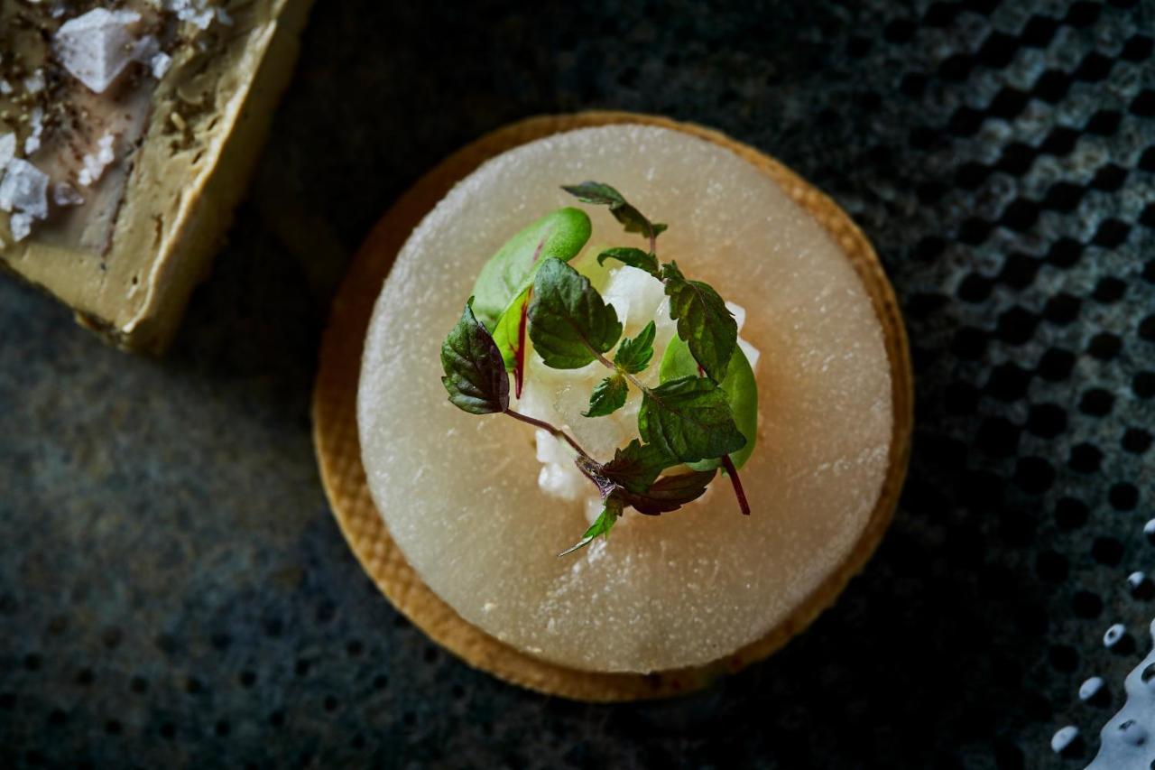 Hotel Pacai, Vilnius, A Member Of Design Hotels Εξωτερικό φωτογραφία A cocktail garnished with a sprig of mint